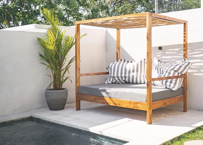 Cari Surf Camp & Studio's 3* Uluwatu (Bali)