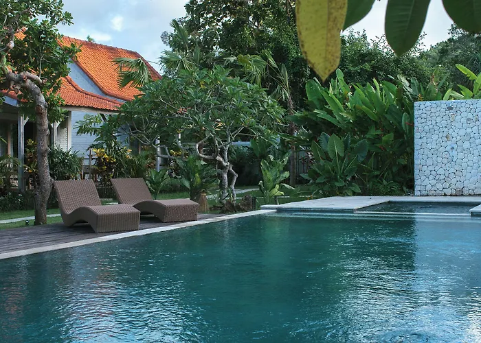 Cari Surf Camp & Studio's 3* Uluwatu (Bali)