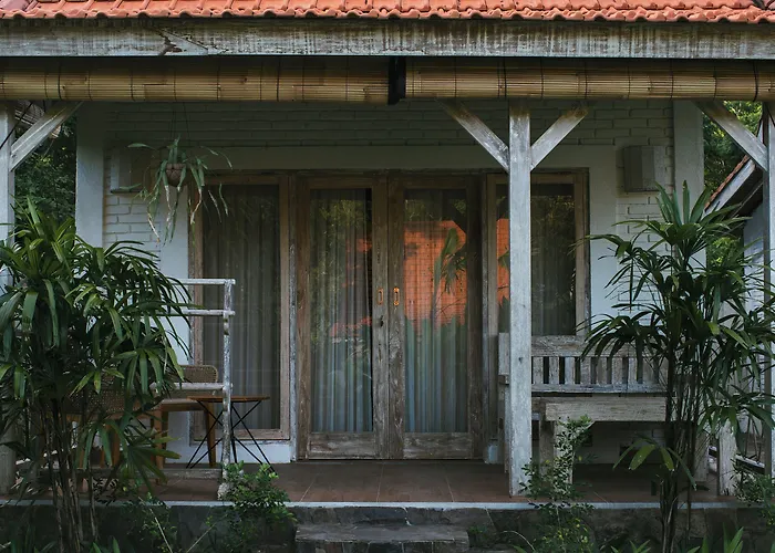 Cari Surf Camp & Studio's 3* Uluwatu (Bali)