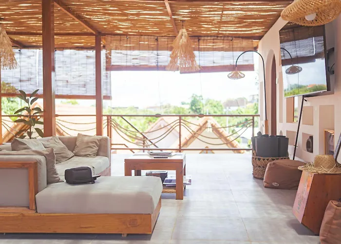 Hotel Cari Surf Camp & Studio's